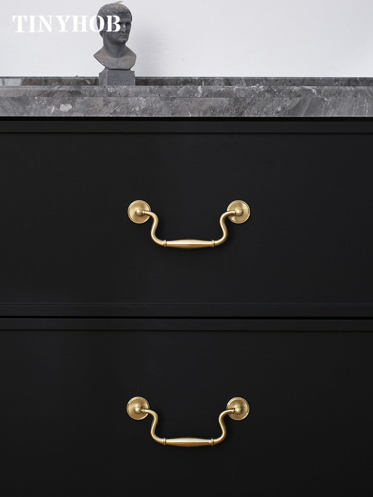 Luxuriöse Vintage-Messinggriff – Furniture Hardware Drop Pulls Bewertung und Preis
